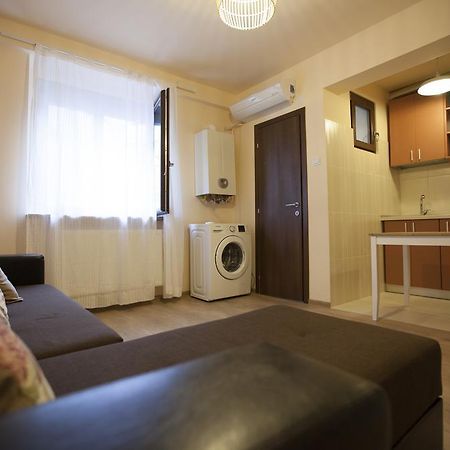 Studio 24 Apartment ยาช ภายนอก รูปภาพ