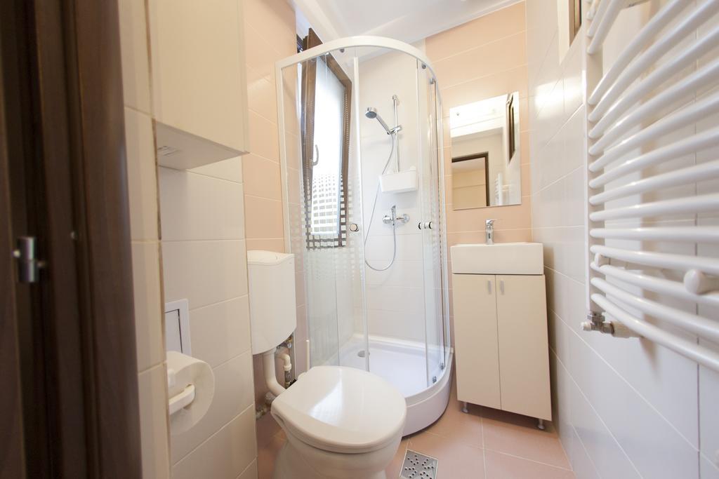 Studio 24 Apartment ยาช ภายนอก รูปภาพ