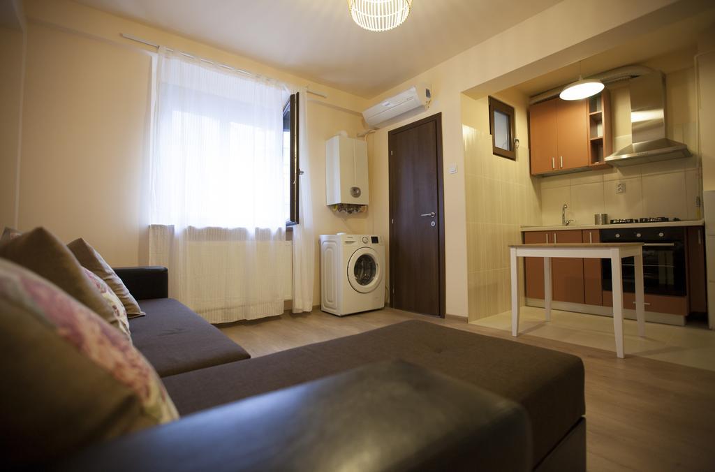 Studio 24 Apartment ยาช ภายนอก รูปภาพ